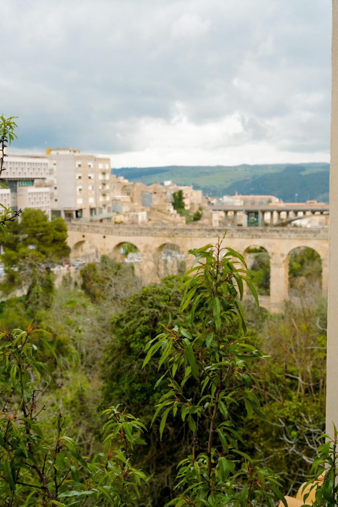 Finestra Sui Ponti Bed & Breakfast Ragusa Exterior photo